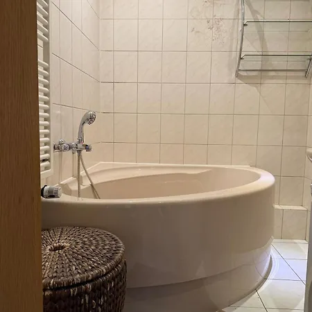 Apartment 3-zimmer-wohnung Im Herzen Von *